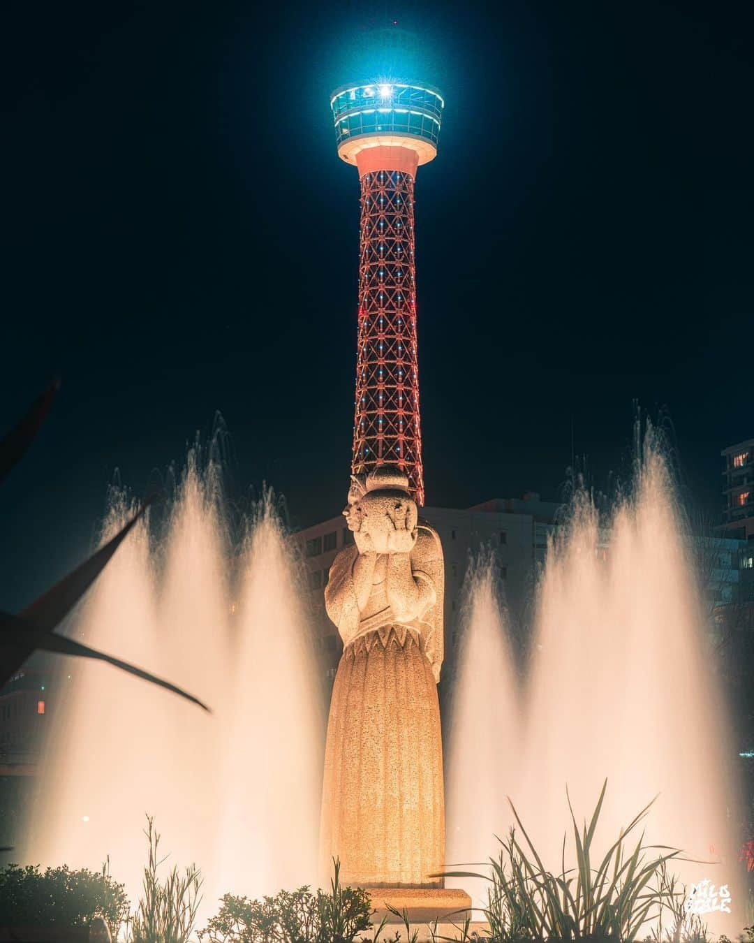 横浜市さんのインスタグラム写真 - (横浜市Instagram)「What an elegant shot of the Guardian of Water with Yokohama Marine Tower! ⛲️ Photo: @mild_style  #myyokohama   #yokohama #darlingescapes #beautifuldestinations #artofvisuals #somewheremagazine #discoverglobe #travelawesome #passionpassport #lovejapan #explorejapan #japanlife #japanfocus #japan_vacations #japanrevealed #よこはま #ヨコハマ #横浜」4月1日 18時00分 - findyouryokohama_japan