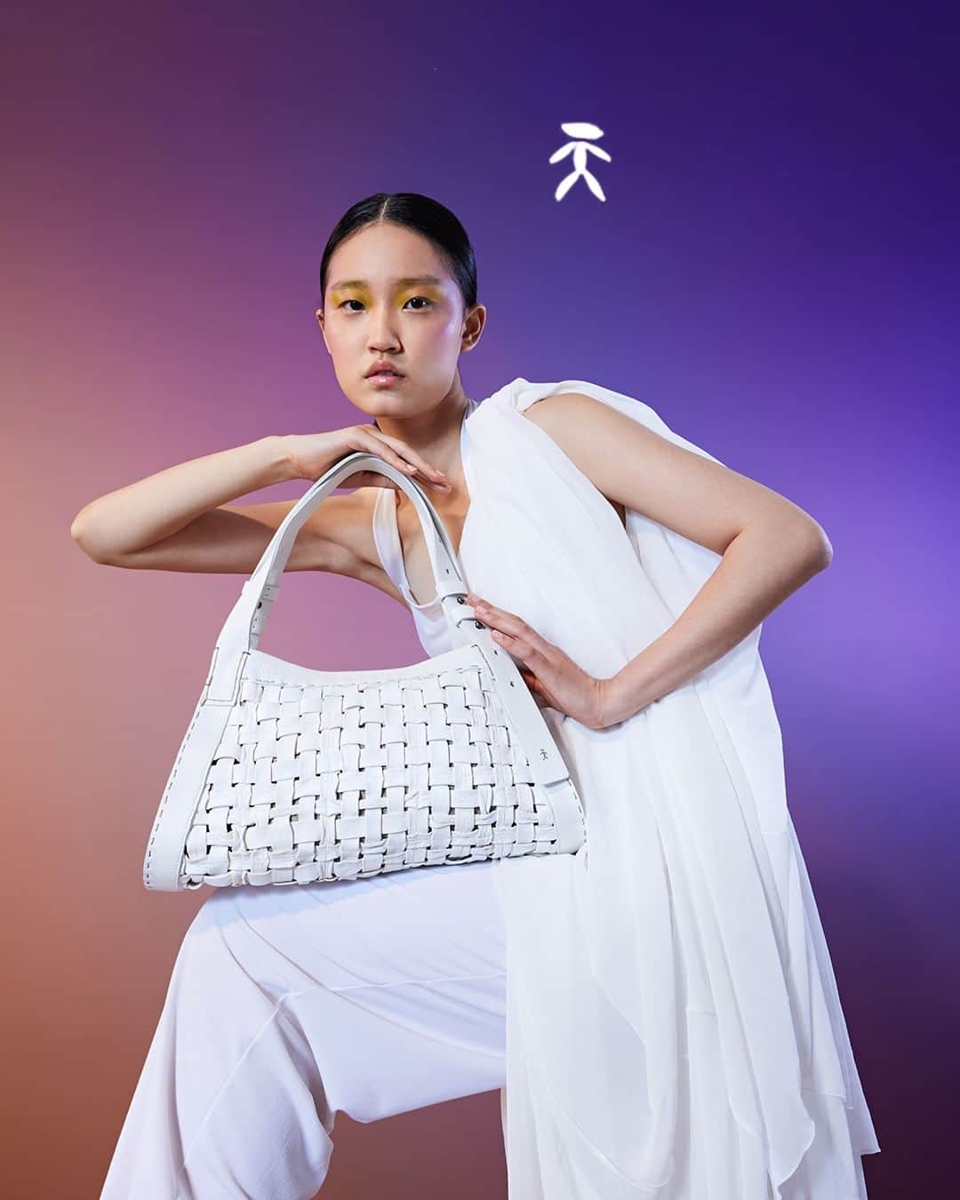 エンリーベグリンのインスタグラム：「Henry Beguelin will unveil the new Boa Bag during the Milan design week: a new concept of design, handmade in Italy.  #HenryBeguelin  #HenryBeguelinBags #MilanDesignWeek」