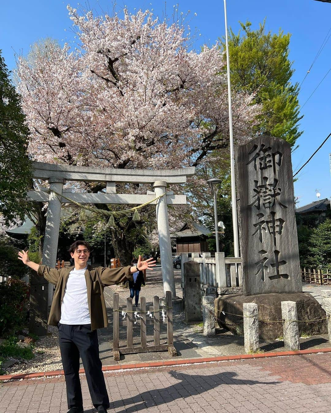 国山ハセンのインスタグラム：「20年ぶりかも？地元に行きました！ 御嶽神社が綺麗すぎた。  #桜  #お花見  #sakura  #4月  #地元  #国山ハセン」