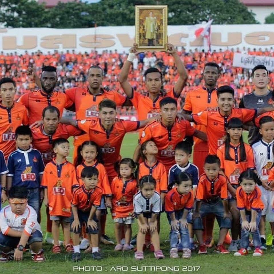 下地奨さんのインスタグラム写真 - (下地奨Instagram)「for the first time in four years⚽️❤️  #shoshimoji #ss10 #football  #thailand #japan #udfc  #udonthani  @samutprakan_cityofficial」4月1日 18時17分 - sho_shimoji