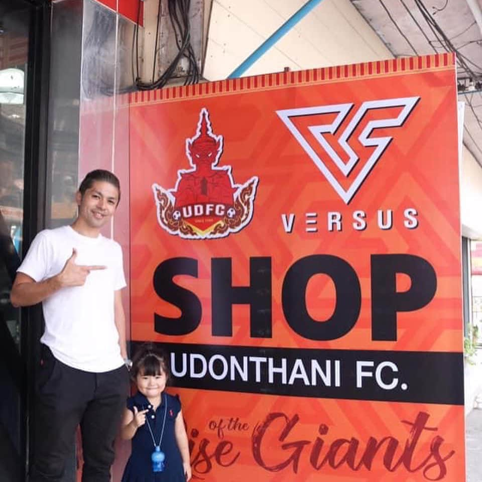 下地奨さんのインスタグラム写真 - (下地奨Instagram)「for the first time in four years⚽️❤️  #shoshimoji #ss10 #football  #thailand #japan #udfc  #udonthani  @samutprakan_cityofficial」4月1日 18時17分 - sho_shimoji