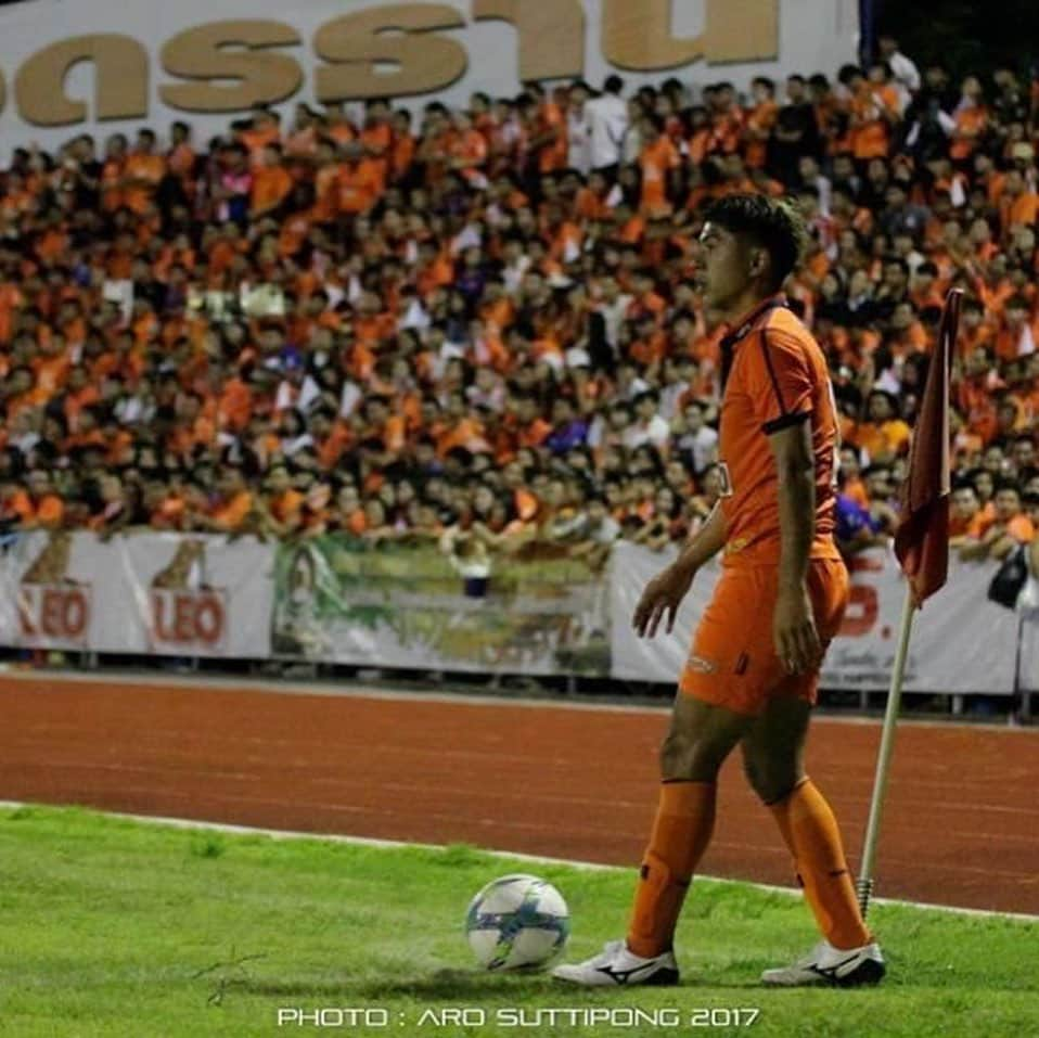 下地奨さんのインスタグラム写真 - (下地奨Instagram)「for the first time in four years⚽️❤️  #shoshimoji #ss10 #football  #thailand #japan #udfc  #udonthani  @samutprakan_cityofficial」4月1日 18時17分 - sho_shimoji