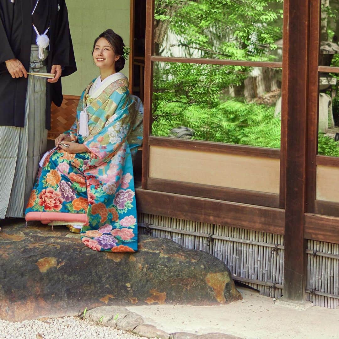 ガーデンレストラン徳川園のインスタグラム：「色打掛×蘇山荘  他のお写真やウェディングレポートは 下のアカウントより⇩ ▶︎徳川園ウェディング @tokugawaen_wedding ▶︎徳川園ウェディングレポート @tokugawaen_wedding_report  #ガーデンレストラン徳川園 #名古屋花嫁 #徳川園花嫁 #徳川園花嫁レポ」