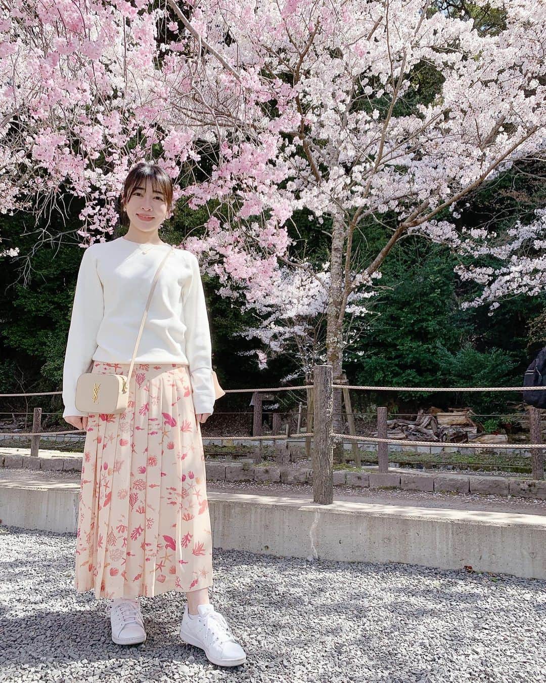 Sonoko Suzukiのインスタグラム：「京都でお花見🌸  ドンピシャの時期で、 本当にラッキーな歳の始まり！  #ootd #お花見2023 #🌸 #お花見スポット #哲学の道」