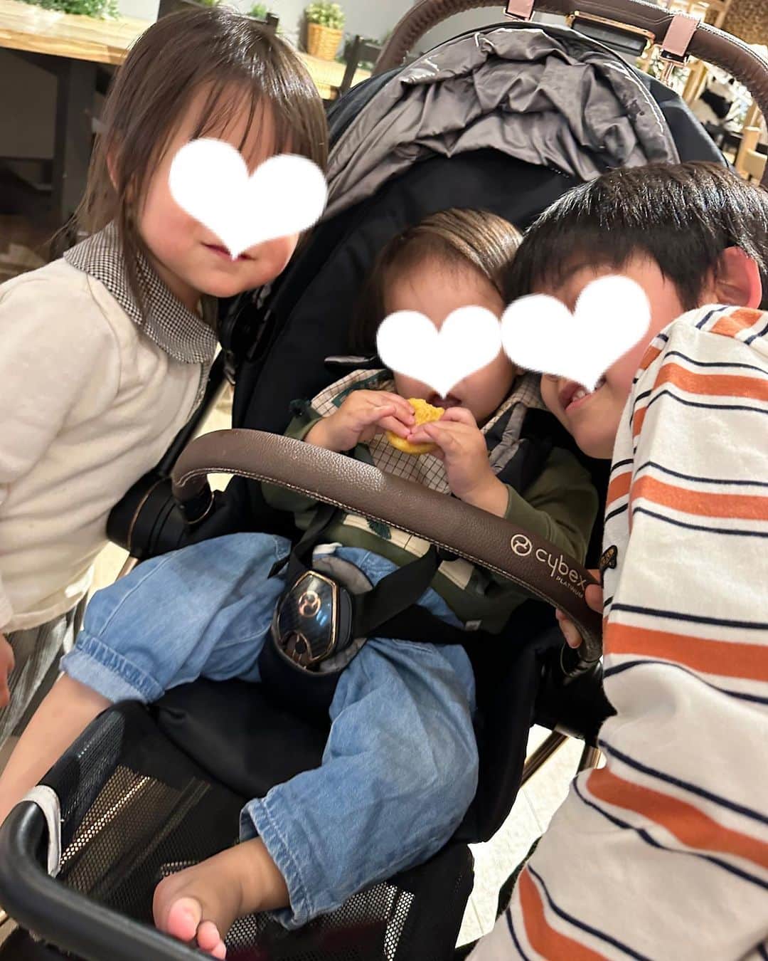 SHIORIさんのインスタグラム写真 - (SHIORIInstagram)「大阪来たから ひなちゃんfamilyと🙈❤️  子供たち初めましてだったけど とっても仲良くなった🤍🤍 ひなちゃんいつも可愛くて ほわほわ小動物って感じで 癒される〜〜🐰💘💘💘🥹  #❤️」4月1日 18時22分 - si_chaaaan