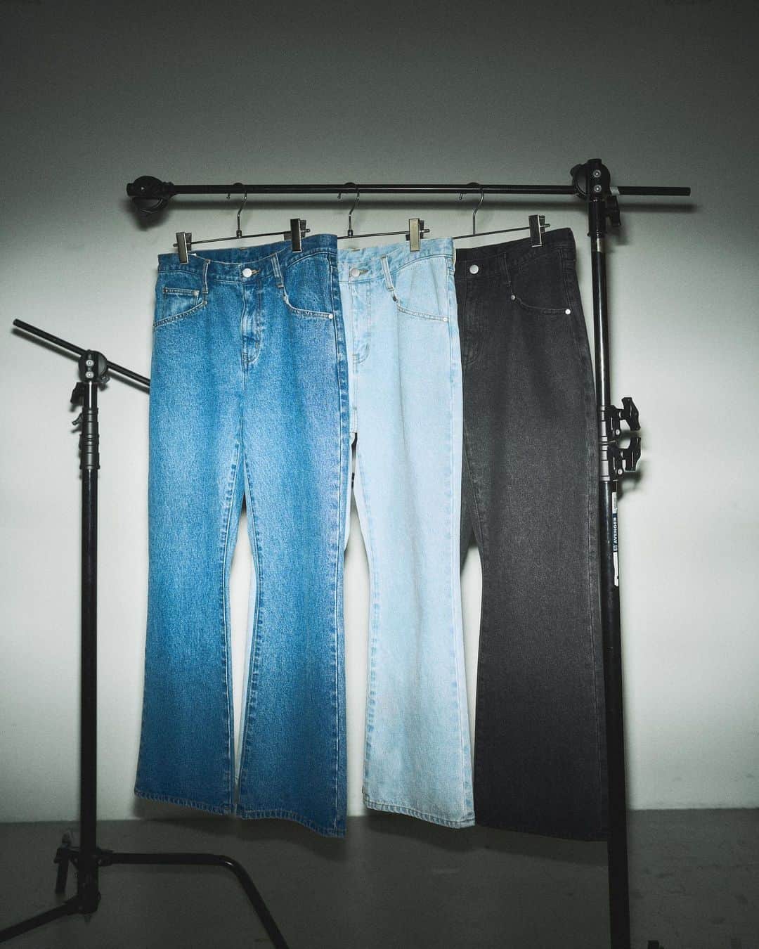 WEGOスタッフスナップさんのインスタグラム写真 - (WEGOスタッフスナップInstagram)「ㅤㅤㅤㅤㅤㅤㅤㅤㅤㅤㅤ ㅤㅤㅤㅤㅤ▪︎flare denim pants ¥5,499(tax in) color:淡色/中濃/ブラック  size:M/L  裾に向けてのフレアシルエットが特徴的なデニムパンツ。 シンプルながら洗礼されたシルエットデザインに。  #THESTANDARD #ザスタンダード」4月1日 18時24分 - thestandard_official_