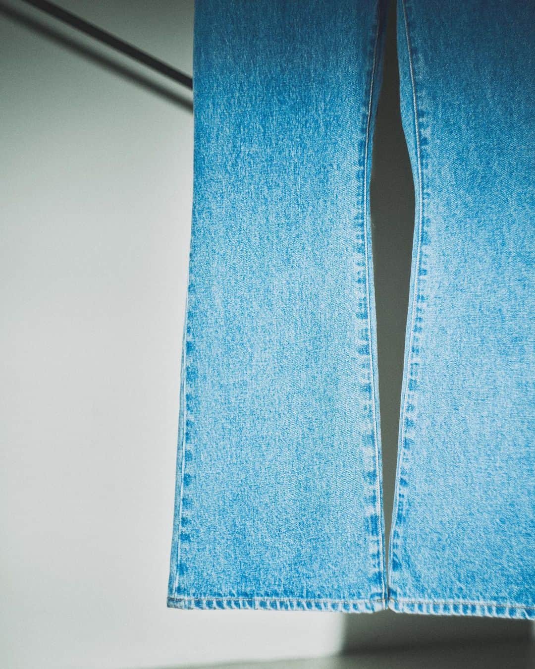 WEGOスタッフスナップさんのインスタグラム写真 - (WEGOスタッフスナップInstagram)「ㅤㅤㅤㅤㅤㅤㅤㅤㅤㅤㅤ ㅤㅤㅤㅤㅤ▪︎flare denim pants ¥5,499(tax in) color:淡色/中濃/ブラック  size:M/L  裾に向けてのフレアシルエットが特徴的なデニムパンツ。 シンプルながら洗礼されたシルエットデザインに。  #THESTANDARD #ザスタンダード」4月1日 18時24分 - thestandard_official_
