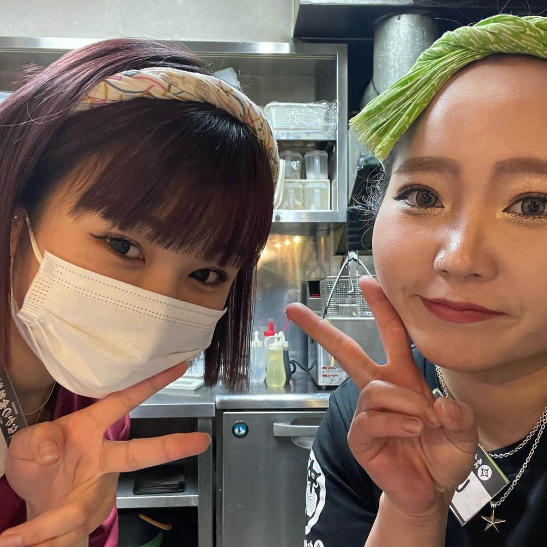 なかの食鶏十三店のインスタグラム：「こんばんは🌇 なかの食鶏十三店です！！ 🌸新年度始まりましたね🌸  営業時間変更のお知らせです📢📢📢  4月は月曜日が定休日となります🙇‍♂️🙇‍♂️  本日も元気よく営業しております☆ ぜひご来店お待ちしております😌  #なかの食鶏十三店  #十三グルメ  #十三焼き鳥  #焼き鳥好きな人と繋がりたい  #みなさん  #春服買いましたか #私は昨日買いました💸」