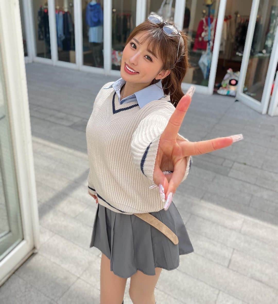 MIYABIのインスタグラム：「エイプリルフールだからって明日のファンイベント行かないよぉなんて嘘つかないでねっ🥹💋  4/2（日）　@club_camelot  楽しみすぎて今日は寝れるかなぁ🫣🤍🤍🤍  会場限定グッズGETしてね🫶  #cyberjapan  #サイバージャパン  #ミヤビーム」