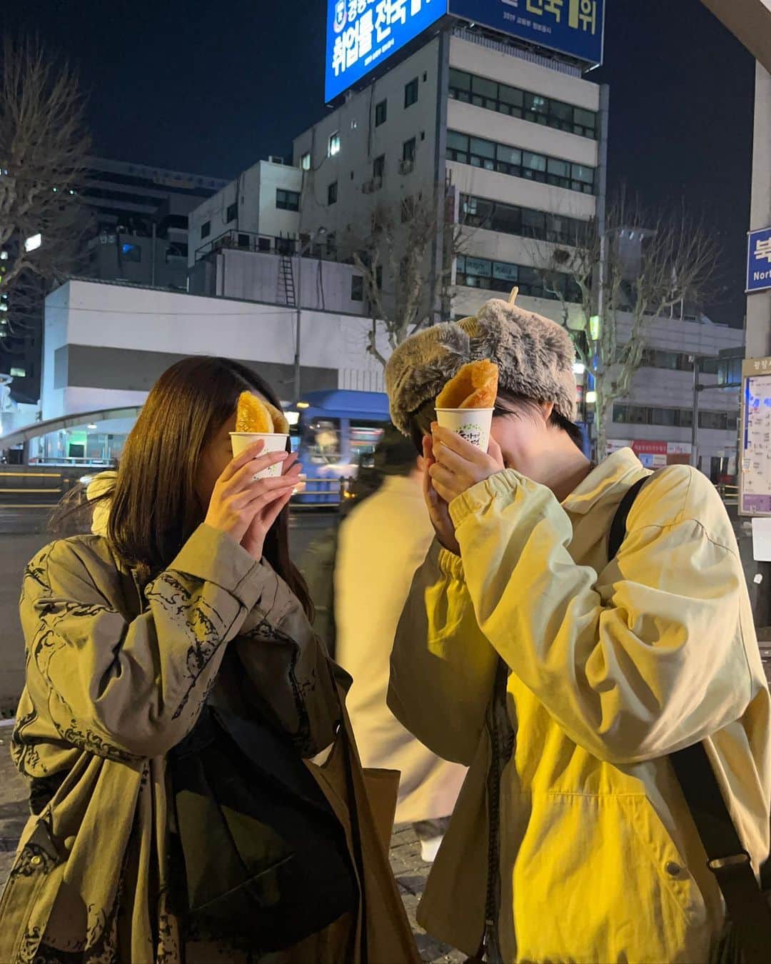 草野星華さんのインスタグラム写真 - (草野星華Instagram)「. 韓国での最後の夜ご飯は、ヨーロッパ旅行のトランジットで丁度韓国にいたお姉ちゃんと食べました🥩  初ユッケを致死量ぐらい食べさせられた日です。」4月1日 18時39分 - ykys410
