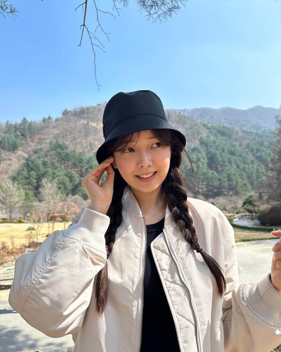 ヒョウン さんのインスタグラム写真 - (ヒョウン Instagram)「안녕?#4월 :)」4月1日 18時40分 - hyonile_e