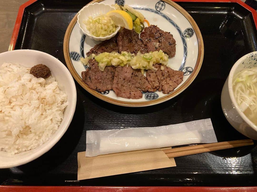 佐伯日菜子のインスタグラム：「#牛タン  #ご飯  #大盛り  たまにモーレツに食べたくなるのね。 これ、本当。」