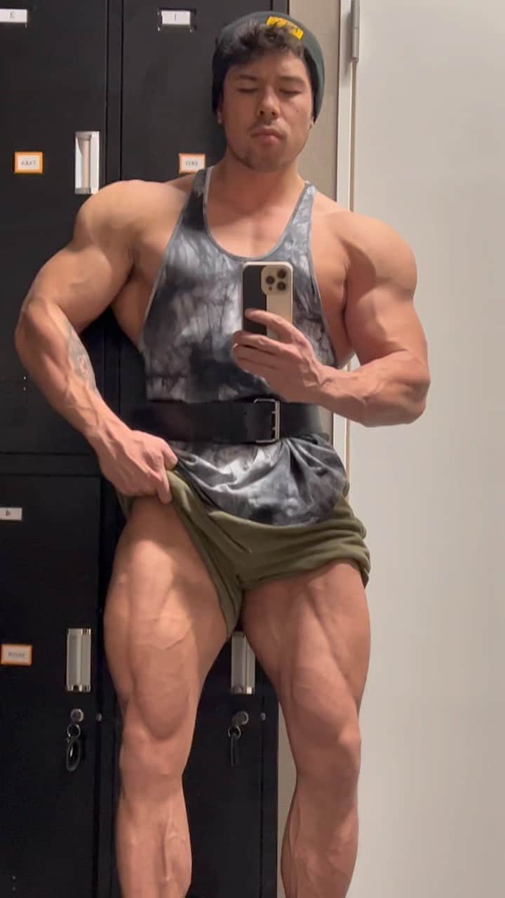 Kanekin Fitnessのインスタグラム：「減量まで残り1週間。 今年のステージお楽しみに！ 1 week left for bulking season. Added size and detail.  Can’t wait to step on stage this year.」