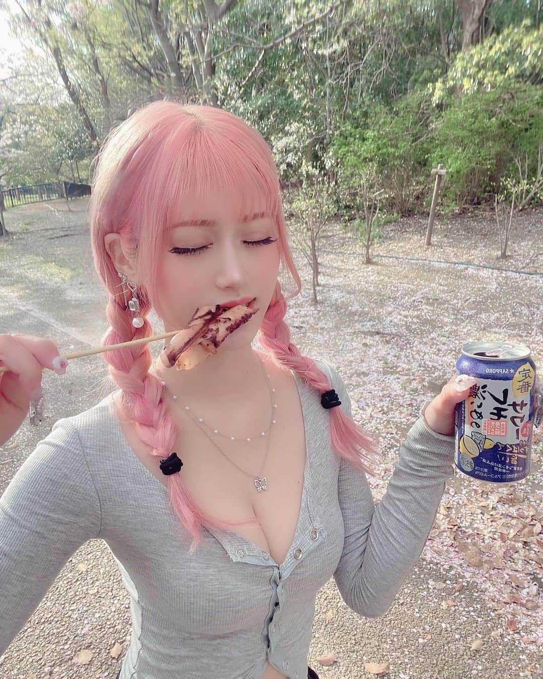 あいめろ姫さんのインスタグラム写真 - (あいめろ姫Instagram)「屋台でいっぱい食べたもん🍖💕  こめんと で絡んぢゃうよ〜！  あ、黒ゴム触れないでね、、🙍🏼‍♀️」4月1日 18時52分 - aisyu0101