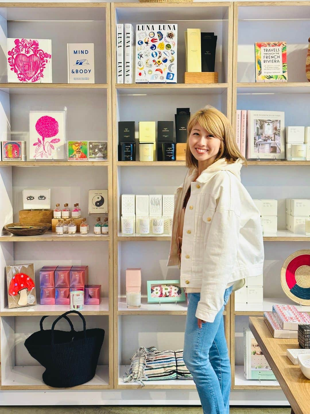 吉田ちかのインスタグラム：「Love this store on Abbott Kinney!  Burro❤️  Did you guys watch the video I uploaded last night?   I share a bit of this store in the video along with a bunch of travel tips and English phrases that you can use during your next trip!!   Hope you check it out!!  Abbott Kinneyの素敵なお店!Burro❤️ 先日UPした、海外旅行TIPSとおすすめ英会話を紹介した動画内でも、ちょこっと登場したお店です💕是非動画もcheckしてみて下さいね😆」