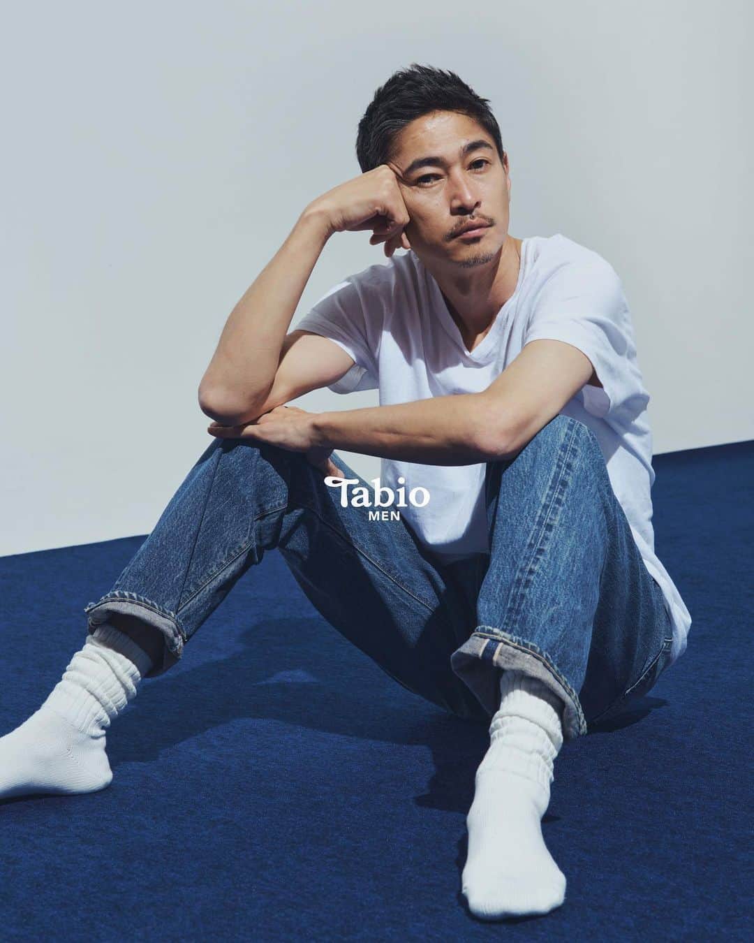 窪塚洋介のインスタグラム：「@tabio_men アンバサダー就任させて頂きます🧦 4本のなかなかに濃厚なビデオひっさけております、 順次お楽しみあれ🤬🍼💜🧘🏻‍♂️  タビオメンさん攻め攻めです😂」