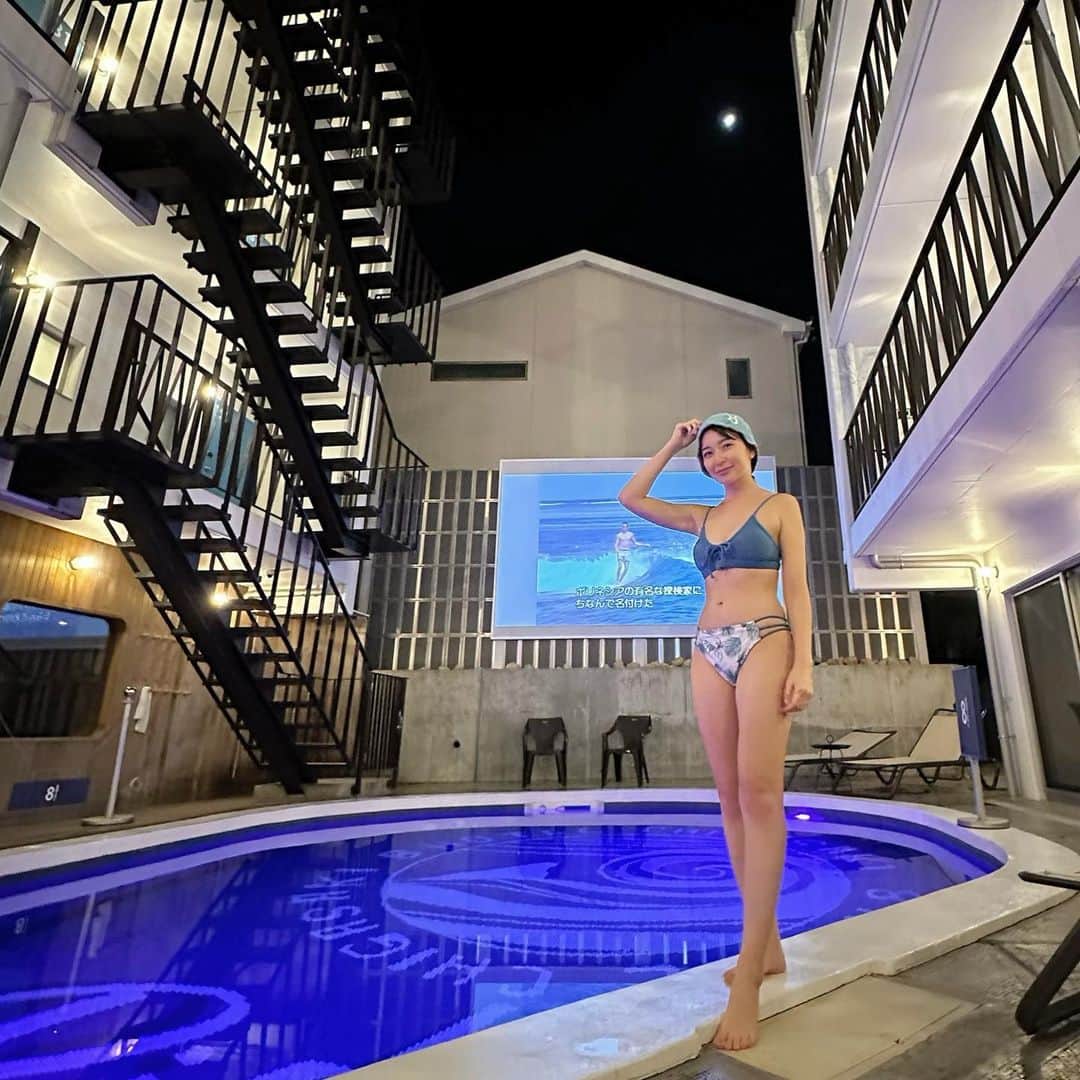 岩間恵のインスタグラム：「8ホテル藤沢に続いて茅ヶ崎へ🧖‍♀️ @8hotel_chigasaki   みんなでわいわい楽しかったなぁ 真也もお誕生日お祝いしてもらって🥂 (最後の写真はなんか...なんか...笑)  水着は @tothesea_hawaii 👙 ビキニはリバーシブルで可愛くてお気に入り🥰  #8ホテル茅ヶ崎 #サウナにハマりつつある」