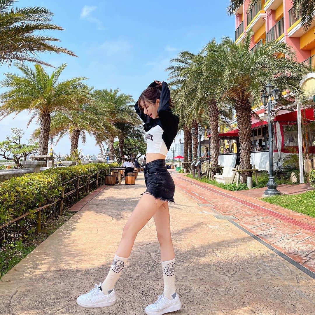 荒山みなみのインスタグラム：「沖縄でポニーテールしてみた（あつすぎて）」