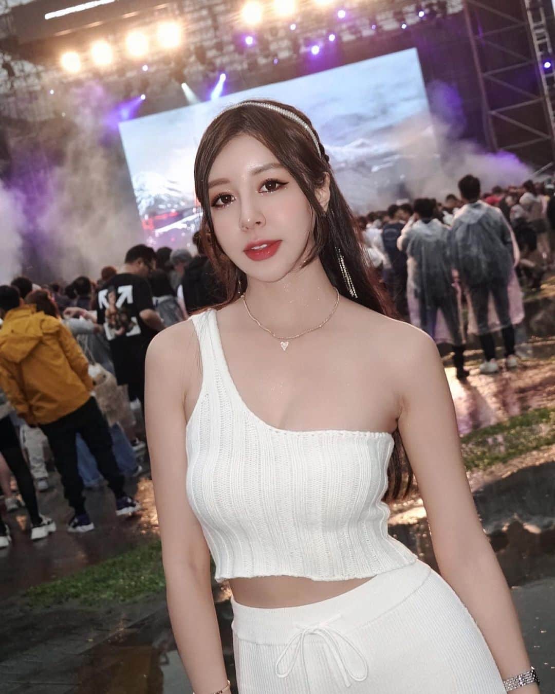 のインスタグラム：「我最愛的四月來拉💖 從奶油田 #Creamfields開始⚡ Thanks @gary_wu0321」