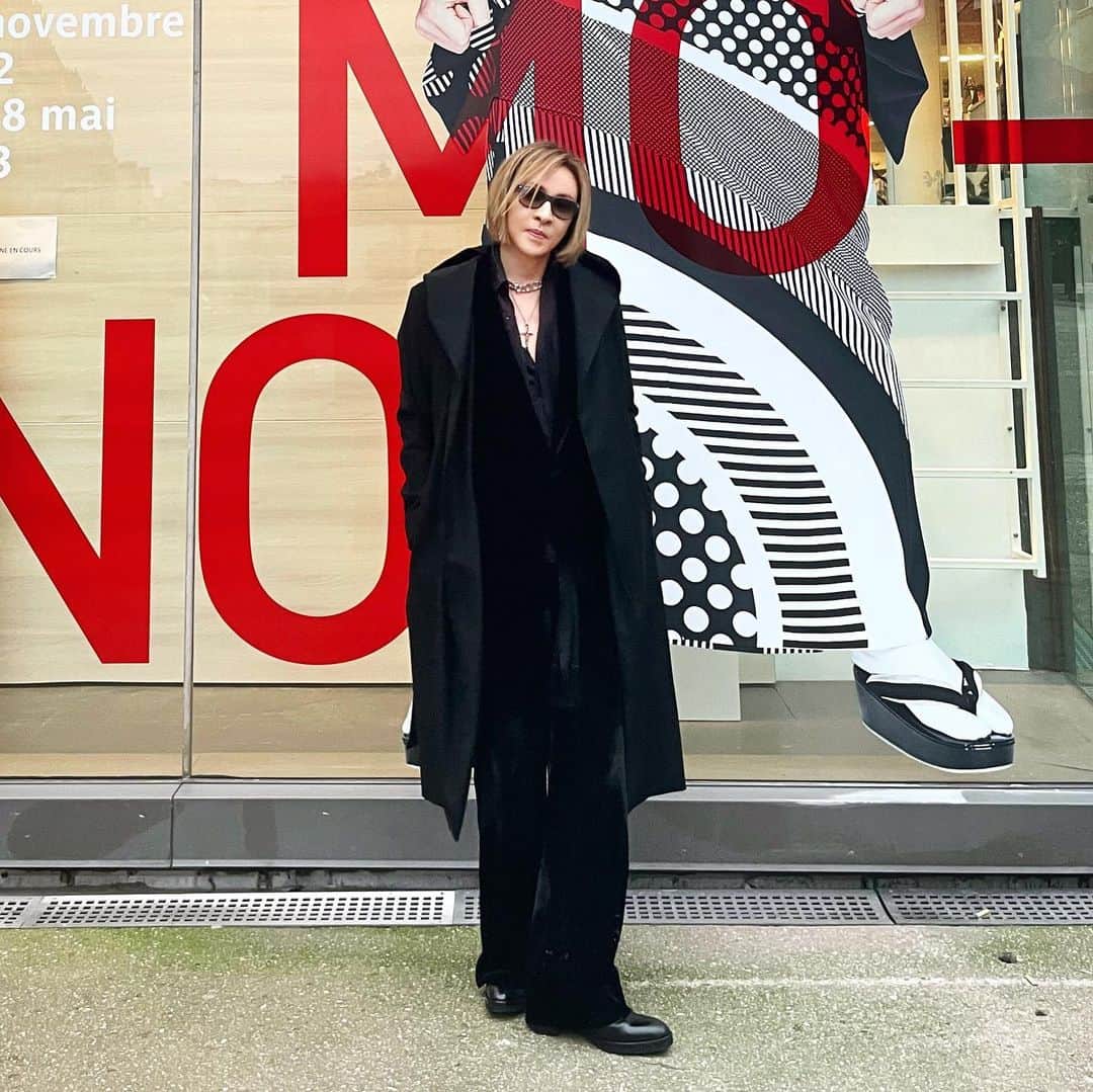 YOSHIKIのインスタグラム：「.@Yoshikimono is showcased at Musée du Quai in Paris for  Kimono - Exhibition through May 28! Check out Yoshikimono. パリの美術館で5月28日まで展示！世界に広がってきている😱 Merci beaucoup Yoshiki  https://bit.ly/3FSU075  #yoshiki #yoshikimono #paris #museum #ExpoKimonoMQB #quaibranly #fashion #fashiondesigner  @quaibranly @vamuseum」