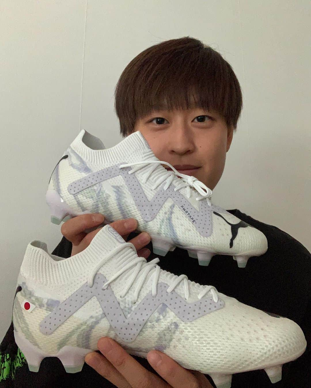 宝田沙織のインスタグラム：「Shining⚡️  #pumafootball  #pumafootball  @pumajapan」