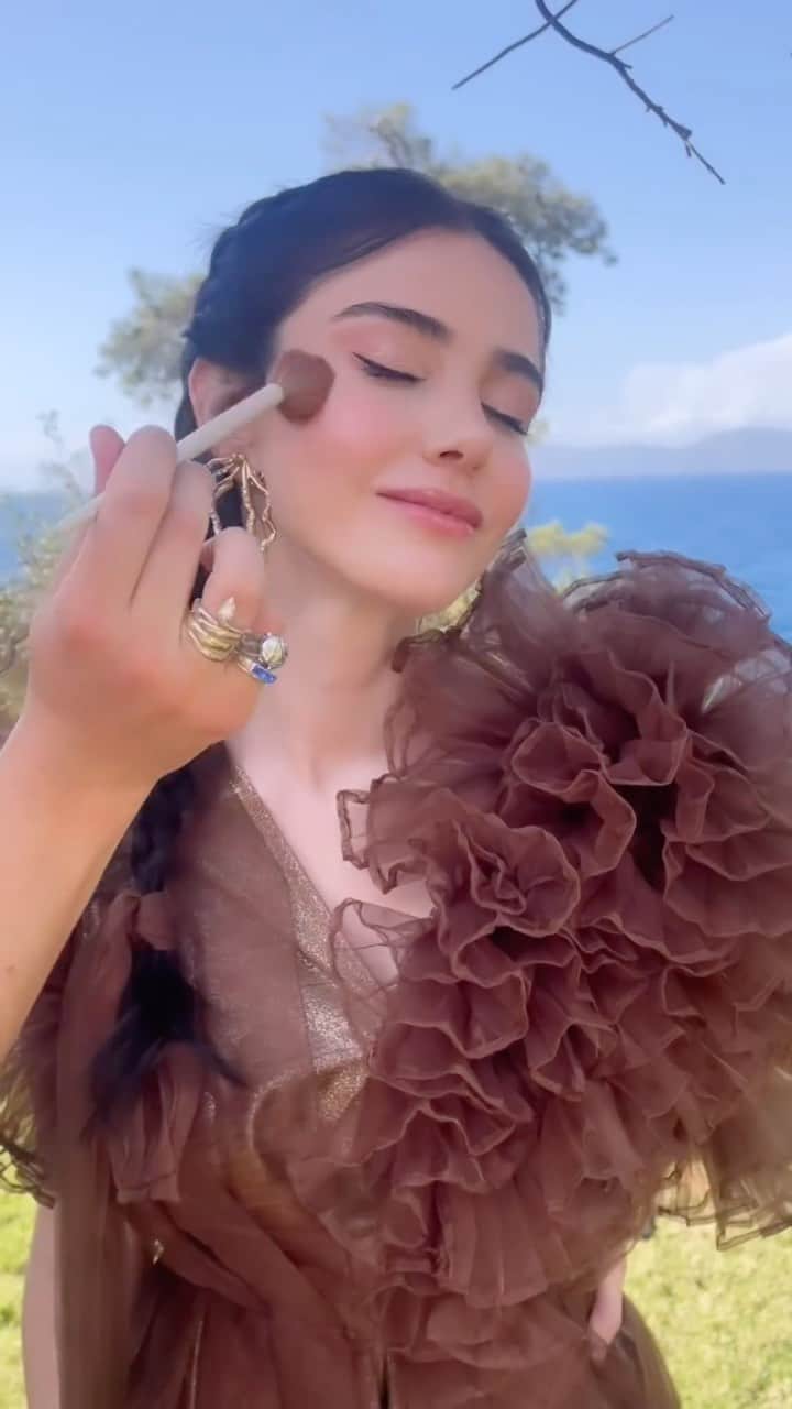 Ozge Gurelのインスタグラム：「Özge 🤍 @ozgecangurelofficial」