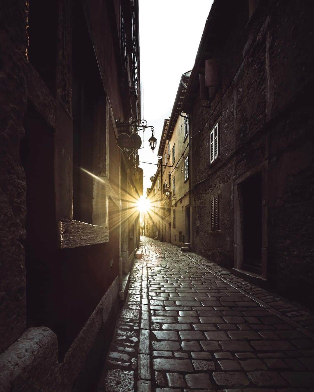 Thomas Kakarekoのインスタグラム：「Reflecting on my visit to Istria a few years ago - a region that offered a unique mix of stunning natural beauty and warm hospitality. As a photographer, I was deeply inspired by the landscapes - from the rolling hills to the crystal-clear waters - and I was fortunate to capture many memorable shots. However, it was the people of Istria who left the most lasting impression on me. Their warm hospitality and genuine kindness made my experience unforgettable. I'm grateful for the opportunity to have explored this region, and I hope to return soon to capture more of its beauty.  #istria #croatia」