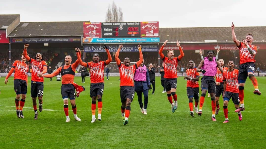 コーリー・ウッドローのインスタグラム：「This Team 🧡」