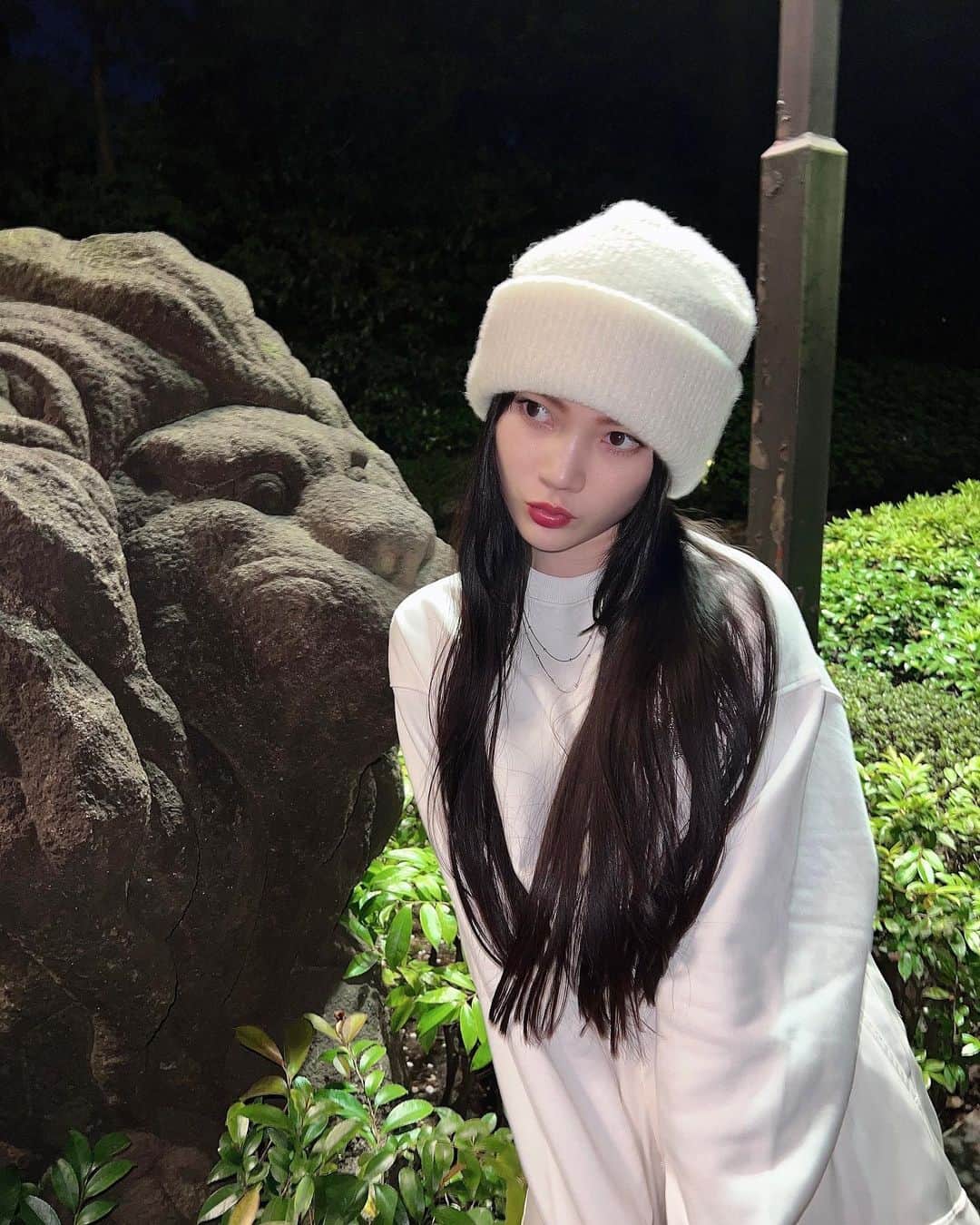 大石楓夏さんのインスタグラム写真 - (大石楓夏Instagram)「夜桜見に行ってきた🌸🤍 全身真っ白コーデ🫶🏻  #夜桜 #八芳園 #셀스타그램 #오오티디 #패션 #인스타 #일본 #인스타그램 #얼스타그램」4月1日 19時53分 - ofu_changram