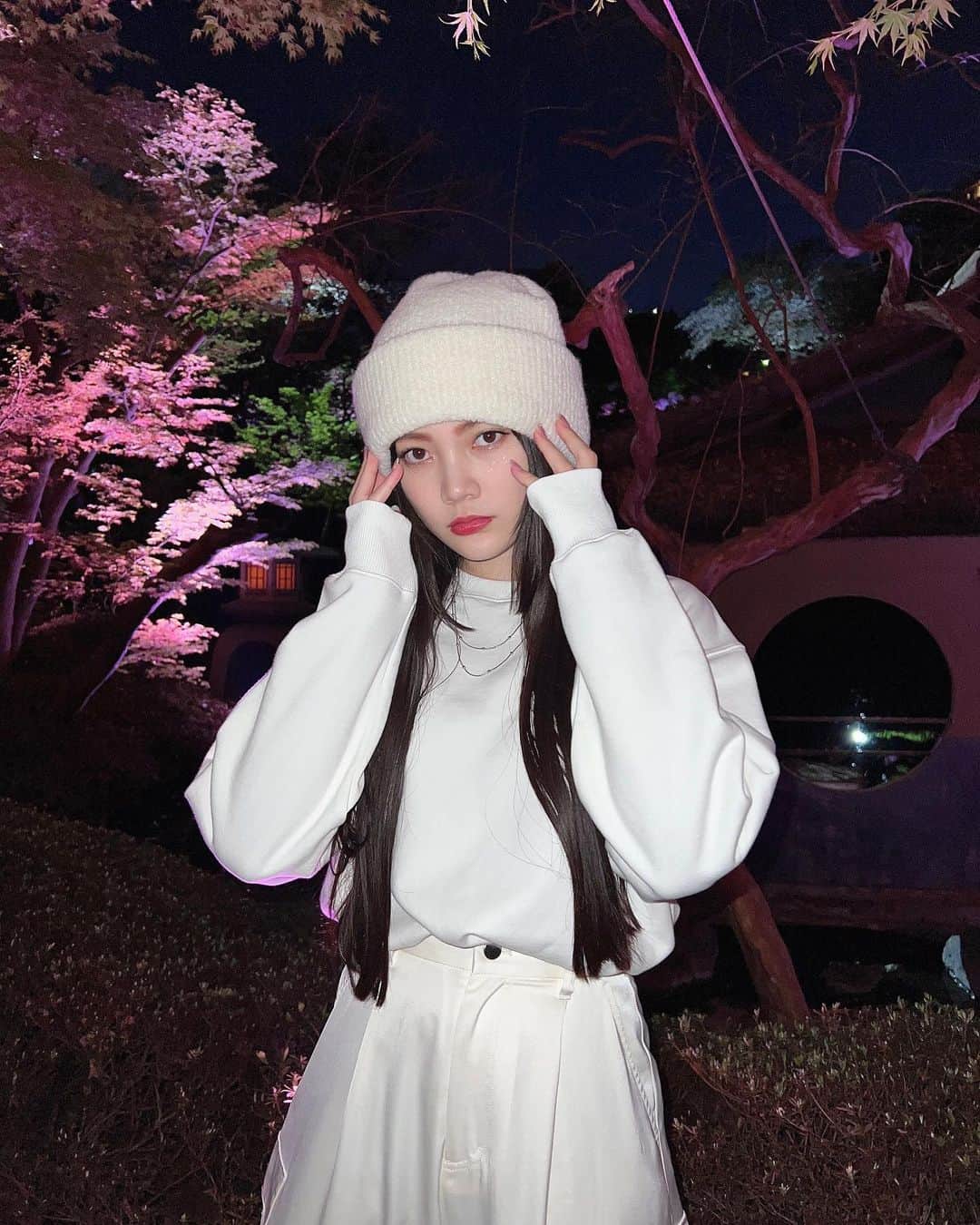 大石楓夏さんのインスタグラム写真 - (大石楓夏Instagram)「夜桜見に行ってきた🌸🤍 全身真っ白コーデ🫶🏻  #夜桜 #八芳園 #셀스타그램 #오오티디 #패션 #인스타 #일본 #인스타그램 #얼스타그램」4月1日 19時53分 - ofu_changram