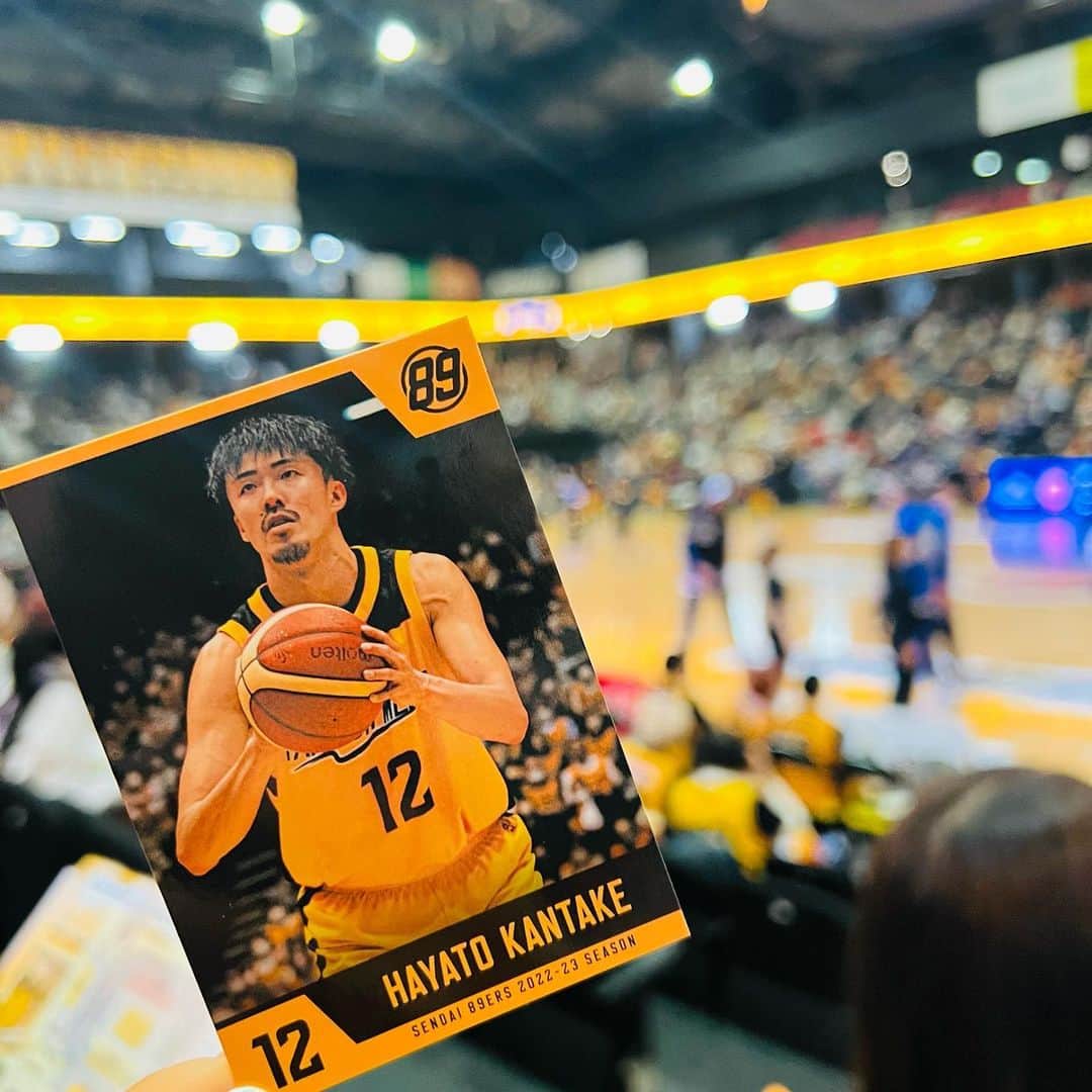 佐藤あり紗さんのインスタグラム写真 - (佐藤あり紗Instagram)「2023.4.1 . . 推し活に行ってきました🏀 今まで何回89の応援に行ったのだろうか笑 これから応援いっぱいいくー🙋‍♀️✨ . . 試合は、延長戦に持ち込む接戦！⸜( ˙꒳˙ )⸝. 凄くいい試合だった😭👏 . . . ナイナーズは勝ったし 来場者登録で 推しチームの推しが当たって 嬉しかったぁー😊💖 . 🧸さん🎫ありがと🤞 . 5日は楽天観戦⚾️✨ 推し活さいこ〜🏀🏈⚽⚾ . #バスケットボール #Bリーグ #89ERS @sendai89ers_official  #推し活 #スポーツ観戦  #SATOARISA #佐藤あり紗 #バレーボール」4月1日 19時53分 - arisa_chu