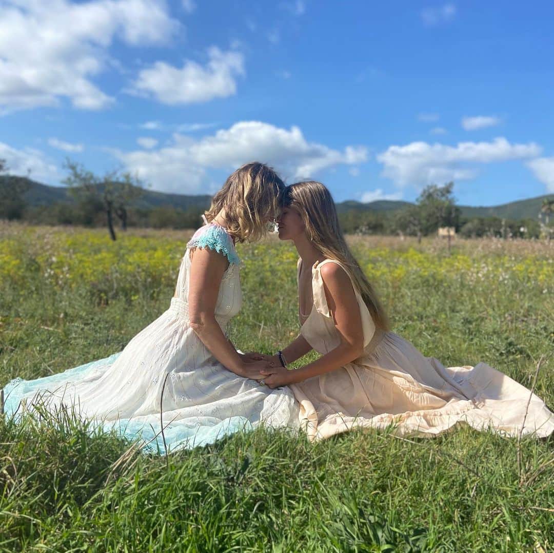 エイミー・ウィラートンさんのインスタグラム写真 - (エイミー・ウィラートンInstagram)「Forever ♥️👰‍♀️👰‍♀️  #scroll   Happy April 1st and although  @whitesagehealing and I didn’t get married 🤣 we really do have the most amazing bond ! We have lived a stones throw away from each in several locations around the world including LA and now ibiza !  I found myself on her driveway last summer with Demz asleep in the back of my car … I was still new on the island and didn’t know many people. She has become the most incredibly supportive friend , neighbour and mentor. We like to get in the yurt ⛺️ awaken our feminine 💞 paint, #kundadance and yoga 🧘‍♀️ so grateful for you and the work you do Naomi. And all the support you’ve shown me through some of my hardest moments. #womenempowerment #lovewomen #loveislove #ibiza #healing #whitesage #aprilfools #love #shaman #wombhealing #awakenfeminine #kundaliniyoga #kundaliniawakening #grateful」4月1日 19時56分 - missamywillerton