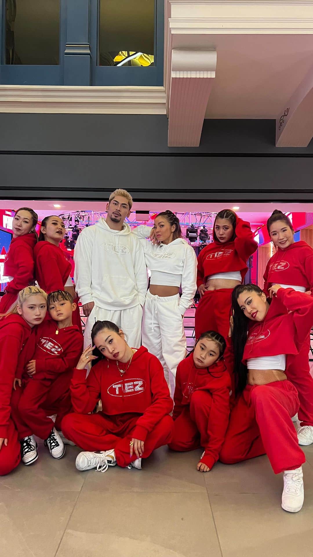 Nazukiのインスタグラム：「🏀NBA Washington Wizards🏀 ✨Nazuki's crew Half time show✨ 🇺🇸in ワシントンD.C.🇺🇸  2023.3.24  アメリカワシントンD.C.にて、 NBA ワシントンウィザーズのハーフタイムSHOWに、 Nazuki's crew出演しました👏🏻  SHOW動画🎥  プロデュース、振り付けをしましたが。ほんとに貴重な経験でした⭐️❗️  TVもバージョンも載せるので楽しみに💕  #nba #washingtondc #washintonwizards  #halftime #dance #dancer #nazuki #produce #coreography #ダンサー #ダンス動画」