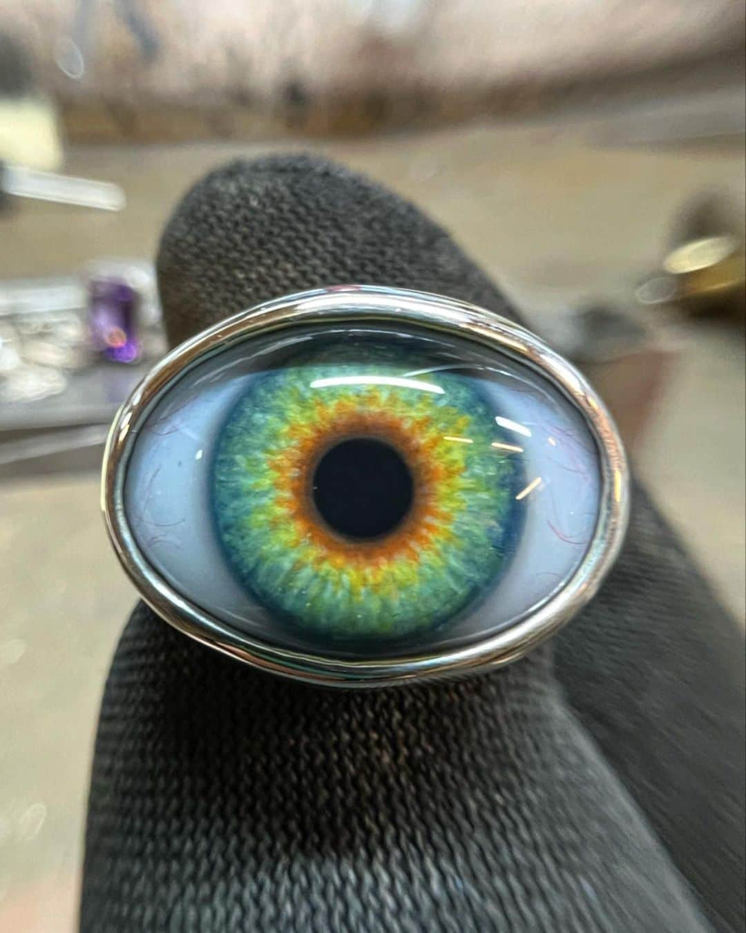 クレイジーピッグさんのインスタグラム写真 - (クレイジーピッグInstagram)「Plain Eye Ring set this morning for a customer order 👁️ Get yours within 1 hour in store and choose your own eye (no booking needed) or available online!  . . . . . #eye #ring #setting #silver #polished #jewellery #biker #surreal #resin #925」4月1日 20時12分 - crazypigdesignslondon