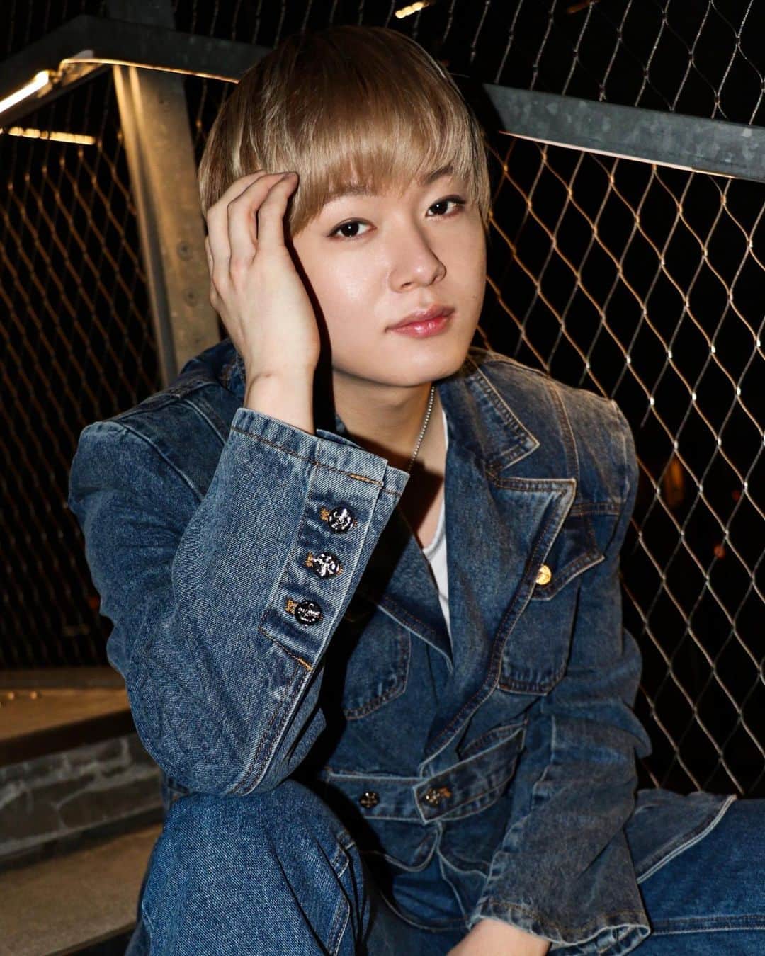 内海大輔のインスタグラム：「4月もよろしくぅ✌🏻  Saturday night やな。  今日は…😏😏😏😏  ・カット&カラー @kumehairartist  ・ジャケット @life_desire.official  ・ネックレス @chromeheartsofficial   #内海大輔」