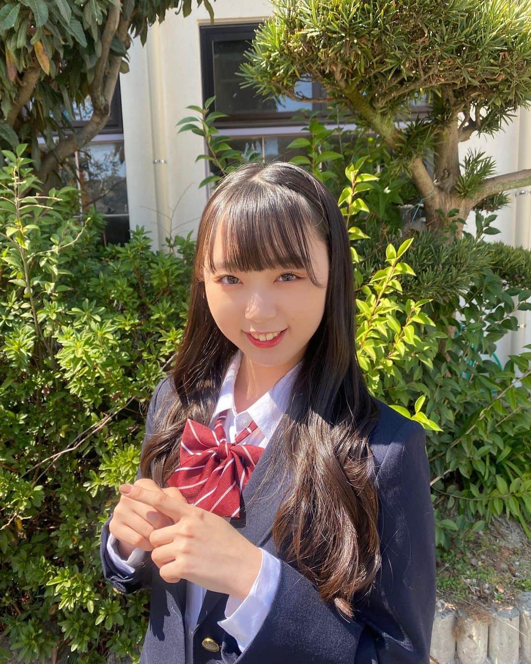 のインスタグラム：「今日から4月！  新学期ですね🌸  もう私はコスプレだなんて、、、！？笑笑  #4月 #新学期 #制服」