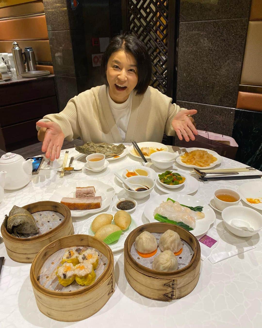 高嶋ちさ子さんのインスタグラム写真 - (高嶋ちさ子Instagram)「飲茶は外せない！！ と言う事で、船に乗って香港島へ🚢 また食べ過ぎた…」4月1日 20時32分 - chisakotakashima