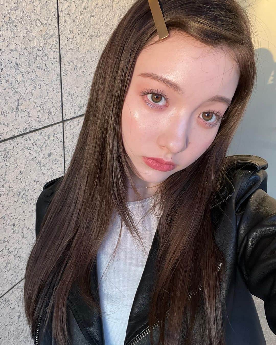 のインスタグラム：「春服もっと探さなきゃ💧」