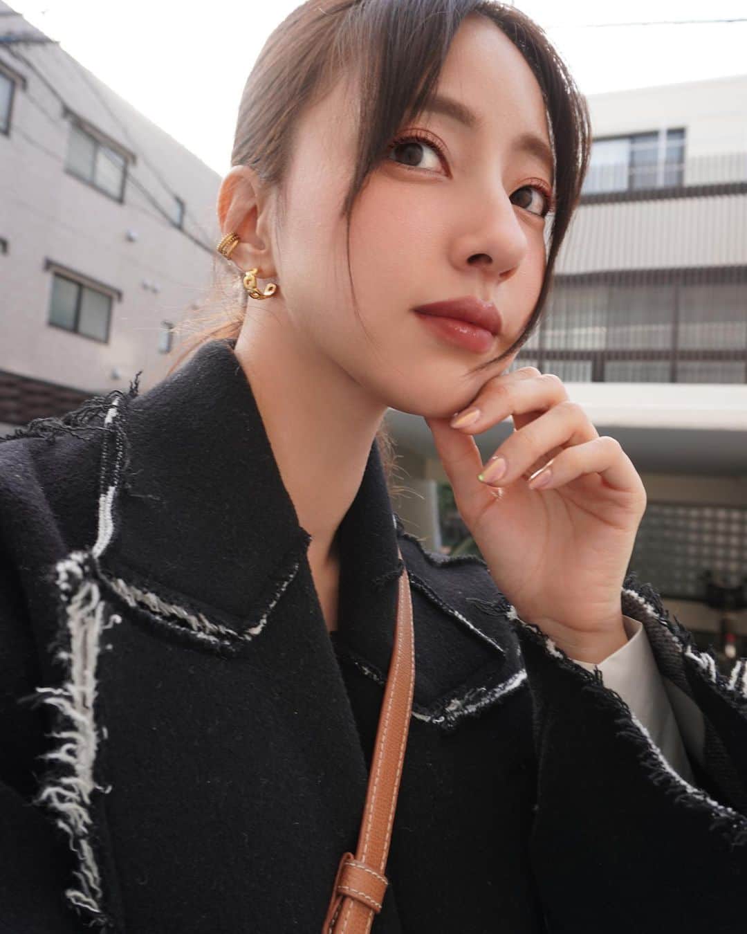 愛甲千笑美のインスタグラム：「よく見ると  まつ毛が  、、  真っ赤い！！！ (どうでもいい)  明日はフリマです〜 場所は渋谷区神宮前2-19-5  私は少しの時間の参加となってしまいますがお待ちしています☀️  メンバーは @kotokoyamaga @kaede_929  @rina_shirai @saori_0425 @chiemyyyyy   です~!」