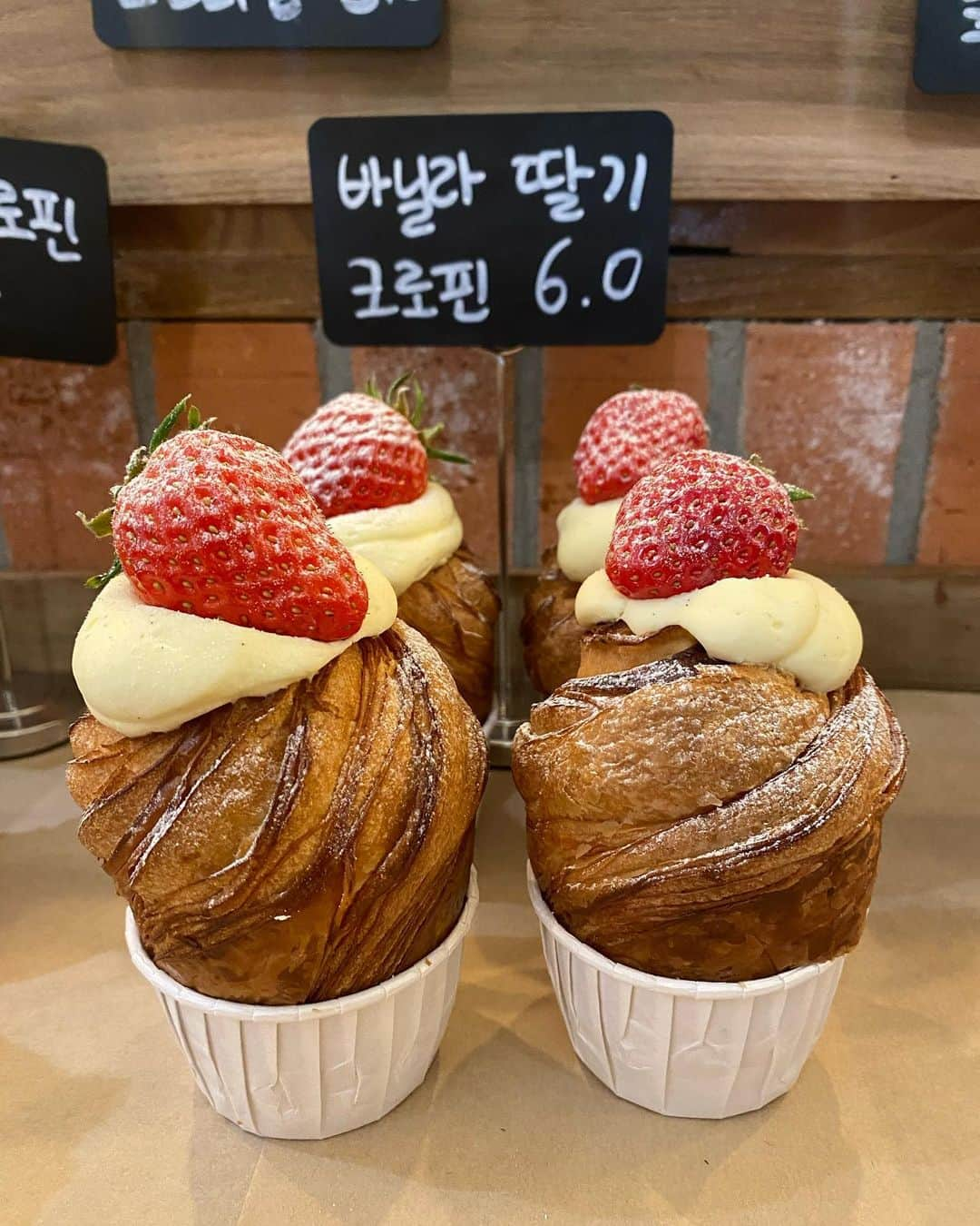 GYEON SEOさんのインスタグラム写真 - (GYEON SEOInstagram)「_* 빵순이 🥐 . . @hunzgmemo  #hunzgmemo」4月1日 20時48分 - queengyeon