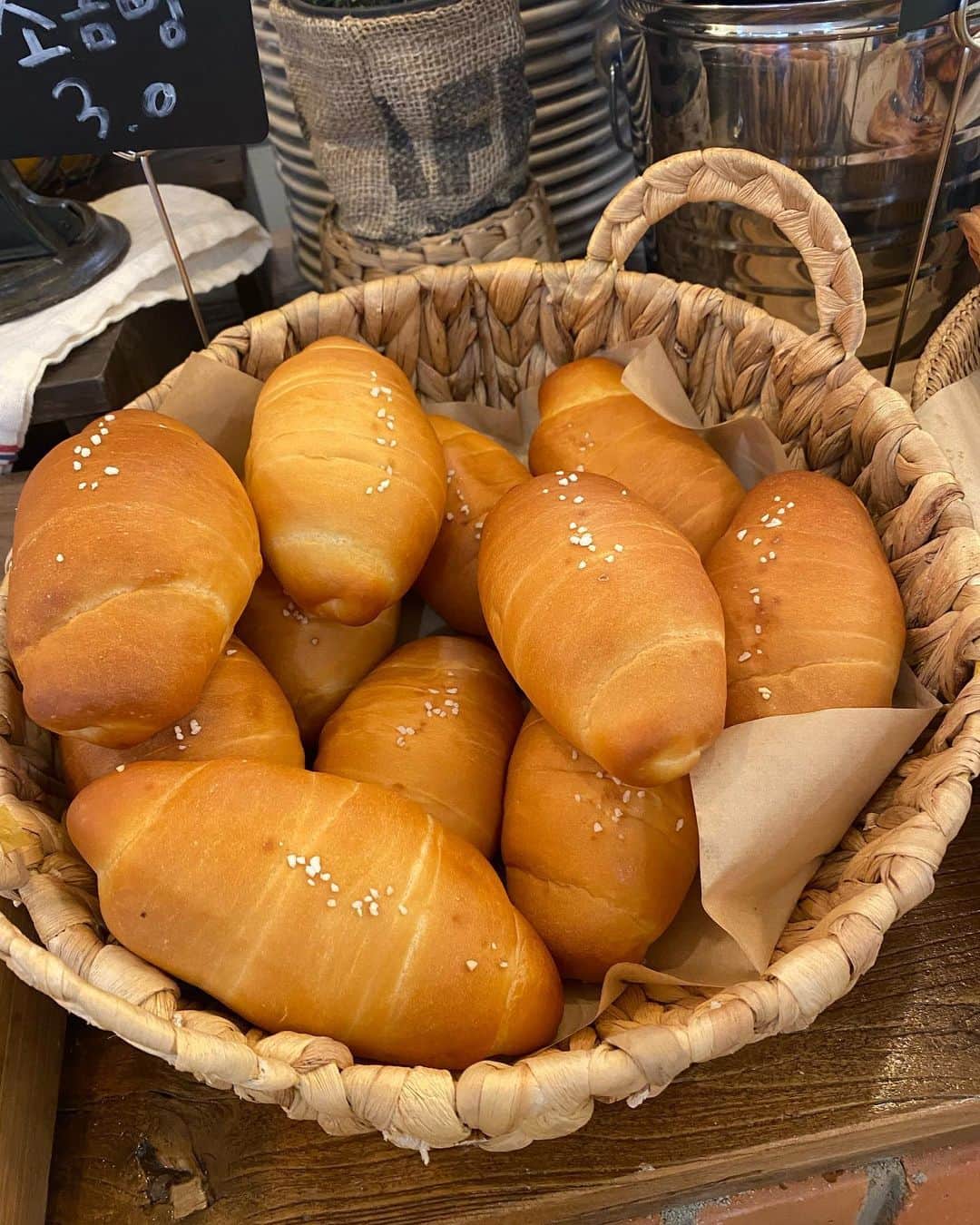 GYEON SEOさんのインスタグラム写真 - (GYEON SEOInstagram)「_* 빵순이 🥐 . . @hunzgmemo  #hunzgmemo」4月1日 20時48分 - queengyeon
