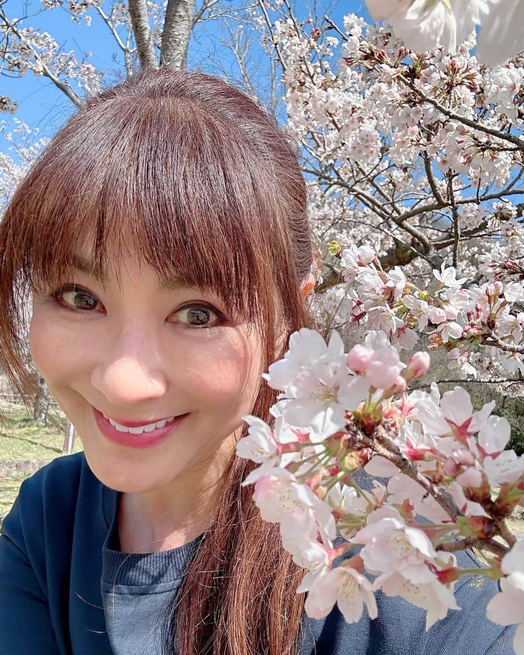 山田佳子さんのインスタグラム写真 - (山田佳子Instagram)「街中、どこに行っても桜色🌸 ⁡ #今日から #4月 #街中 #桜色 #なんて #いい季節 #気分あがる  #素敵な週末を #4月1日」4月1日 20時40分 - yoshiko117