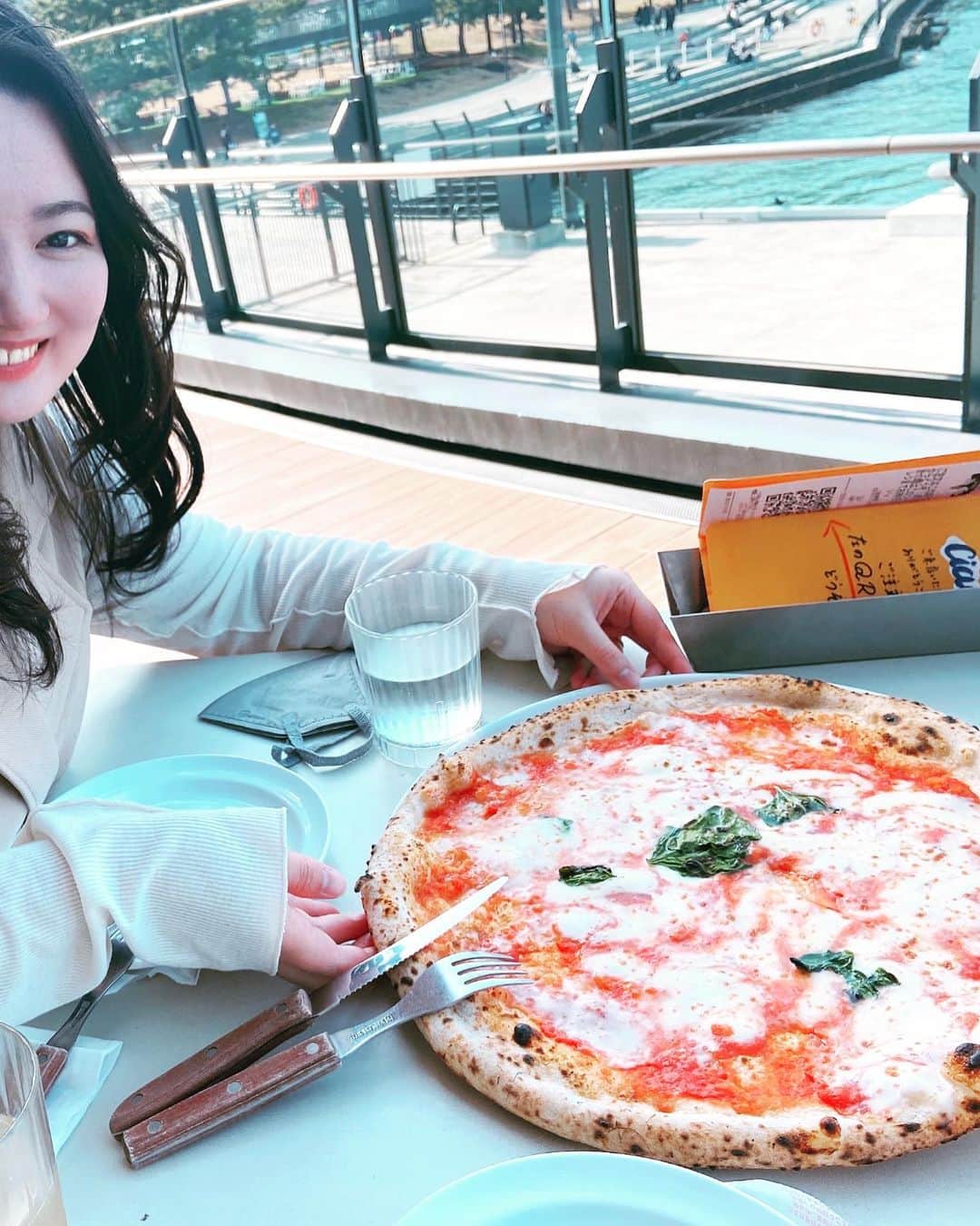 西平風香のインスタグラム：「ピザはマルゲリータとクワトロフォルマッジが好き♡」