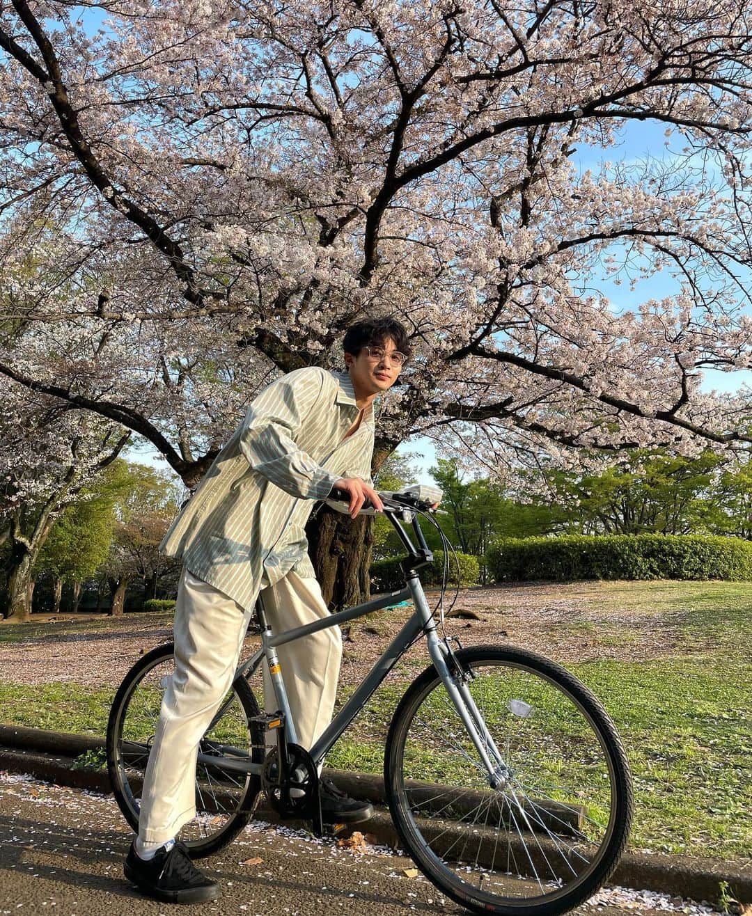 高崎凌さんのインスタグラム写真 - (高崎凌Instagram)「4月になったね 桜を見に駒沢公園へ🚲  #桜」4月1日 20時45分 - ryo__takasaki