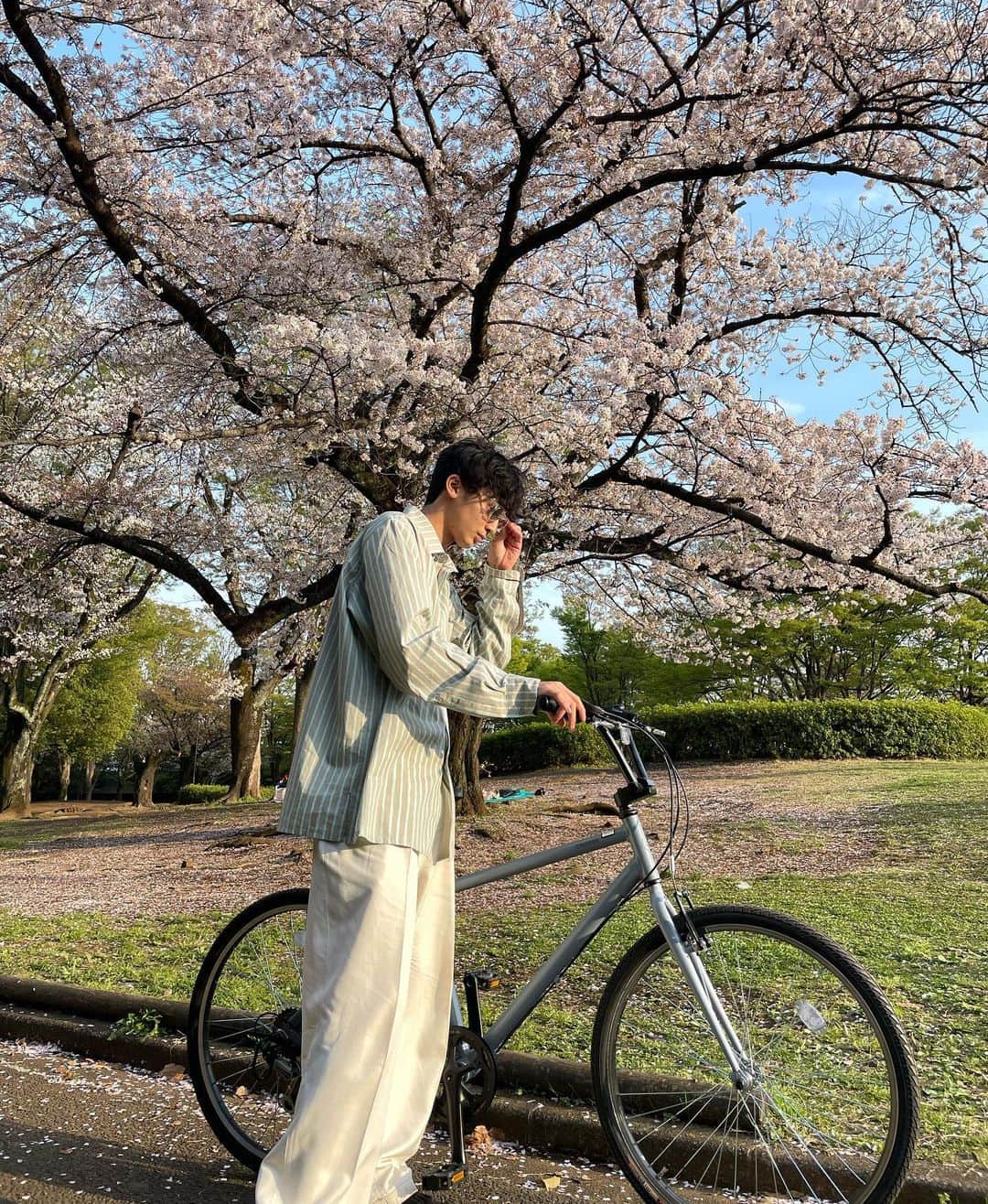 高崎凌さんのインスタグラム写真 - (高崎凌Instagram)「4月になったね 桜を見に駒沢公園へ🚲  #桜」4月1日 20時45分 - ryo__takasaki