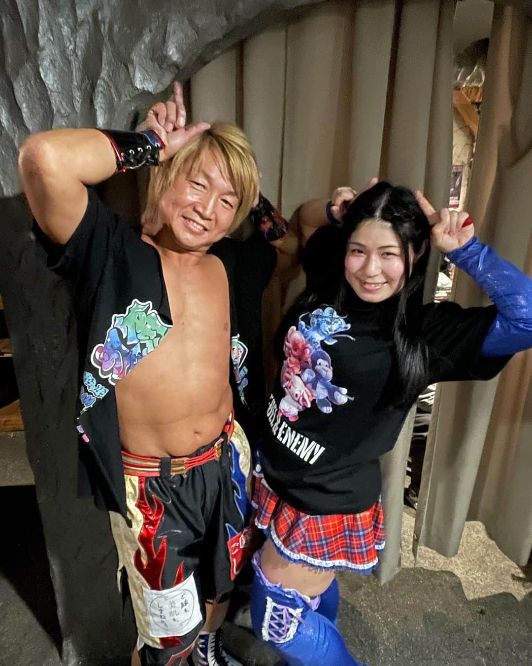 のインスタグラム：「昨日は #pr666 王子大会ありがとうございました！ テイオーさんの解説を皮切りに、夏すみれに苦しめられたが…尾崎妹加さんとふたりレネミー勝利！  最近対戦多いから言うけど、ONRYOはやっぱり前の怨霊さんの方がいいよ。  #20th666  #RebelxEnemy  #尾崎妹加 #日高郁人 #ショーンキャプチャー」