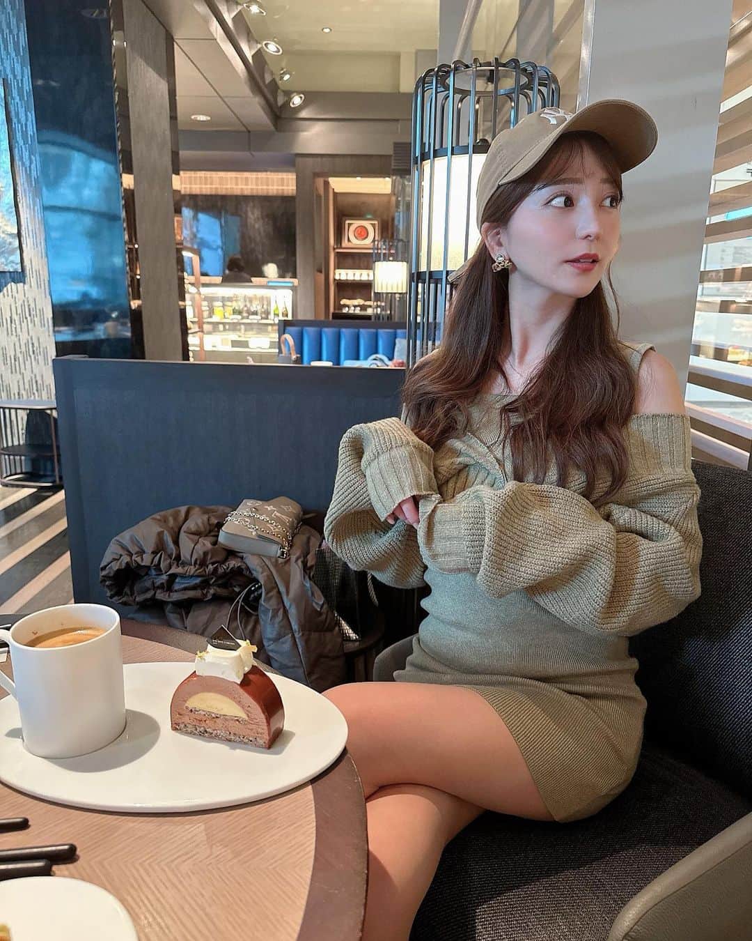 堀尾実咲さんのインスタグラム写真 - (堀尾実咲Instagram)「美味しいケーキ食べてきた🧸🤎  #fashion #cordinate #casualstyle #sporty #emoda #gyda #roppongi #midtown  #カジュアルコーデ #スポーティーコーデ #ニット #キャップコーデ #キャップ女子 #エモダ #ジェイダ #六本木カフェ #六本木グルメ #六本木スイーツ #ミッドタウン #ミッドタウン六本木 #めろふく」4月1日 20時56分 - misaki.horio