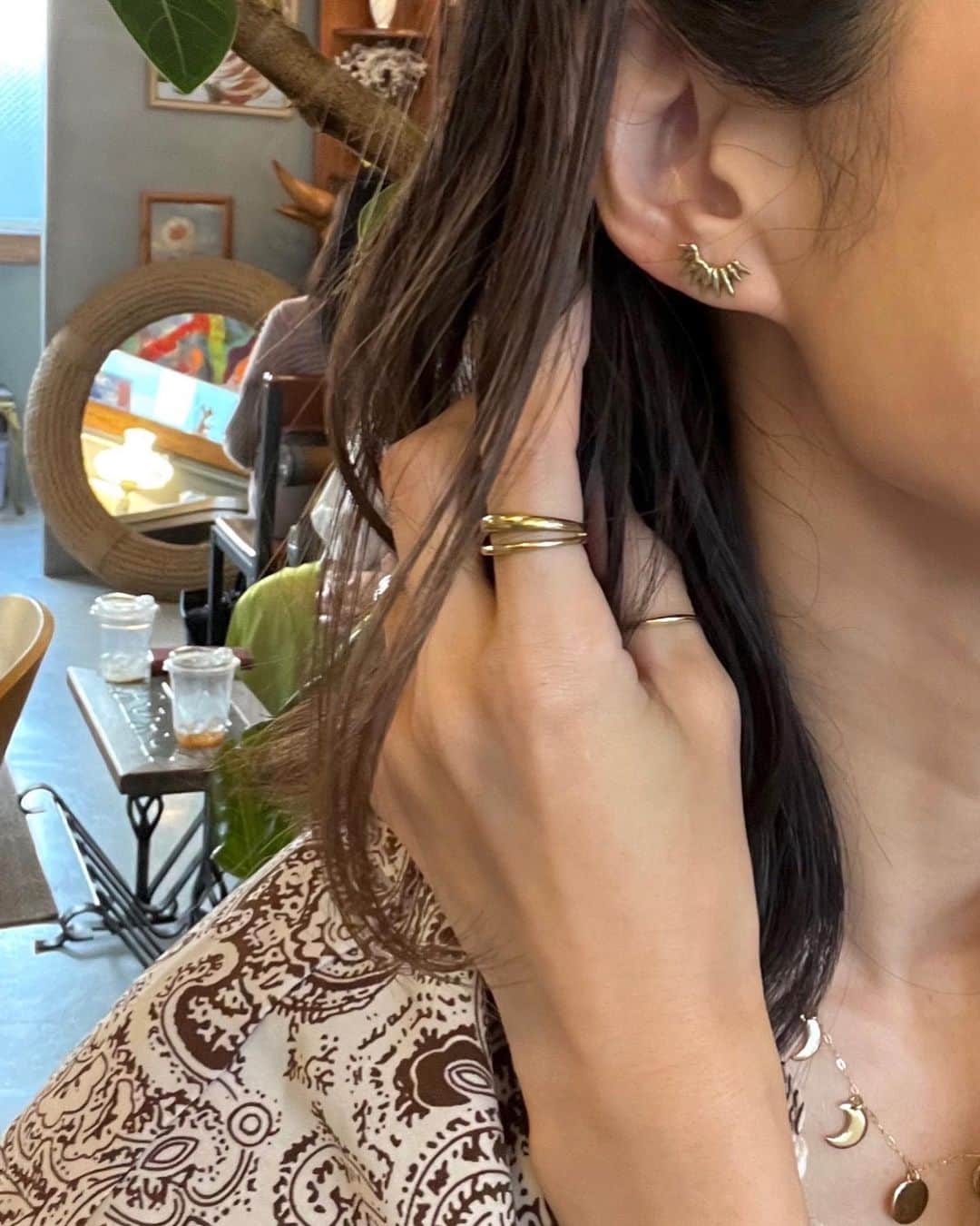 eiko kagamiさんのインスタグラム写真 - (eiko kagamiInstagram)「New in🌞  ☑︎the sun ピアス ☑︎ダブルバンドリング gold  すでにヘビロテ中❤︎ 全種類silverもあります🫶  再販の受注受付けは明日4/2（日）23:59まで😍 可愛い子たち勢揃い！ リングはご自身でサイズ調整可能👏  @sandlessmoon  jewelry ss collection🌙💫✨  要check🤍🤍🤍 . . . . . . #sandlessmoon#jewelry#moonjewelry#sunjewelry#太陽モチーフ#アクセサリー#ピアス#リング#真鍮リング#アクセサリー好き#月モチーフ#ボヘミアンコーデ#moonjewelry#bohostyle#月モチーフ#月ネックレス#ボヘミアン #bohomoon #ボヘジョ#bohojewelry#ムーンネックレ#bohofashion#14kgf#k18#k18アクセサリー」4月1日 20時49分 - eikooo7