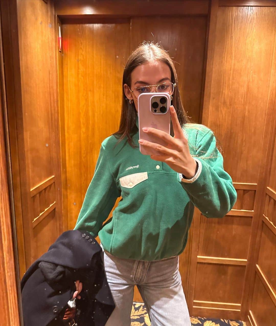 emilyのインスタグラム：「🥸🥦」