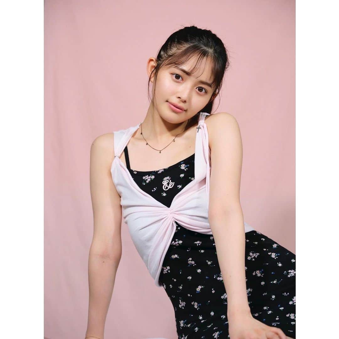 森日菜美さんのインスタグラム写真 - (森日菜美Instagram)「bis5月号、本日発売です🫶🏻🌟 初登場させて頂いてます！ 念願の雑誌の世界観に入れて 光栄でございました！是非みてね🐾 #ぴんくう」4月1日 20時52分 - hinami_mori